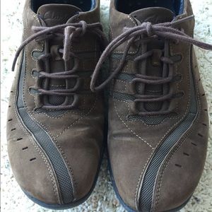Woman’s Clark leather shoes size 11